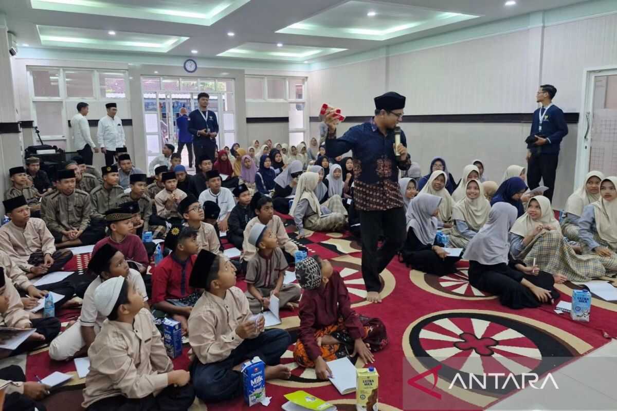 Baznas RI Holds a Marginal Pesantren for 100 Orphans in Banyuwangi