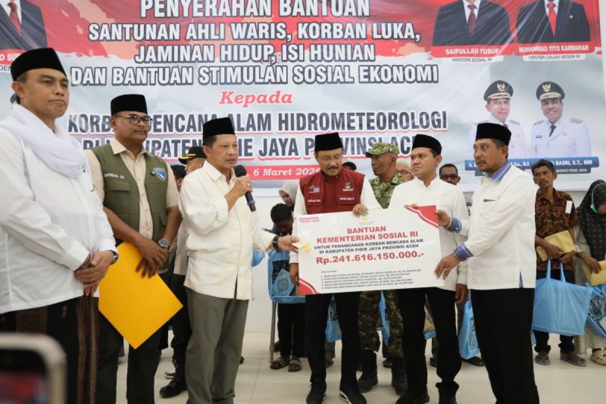 Mendagri and Mensos distribute Rp878 billion in disaster-affected regions