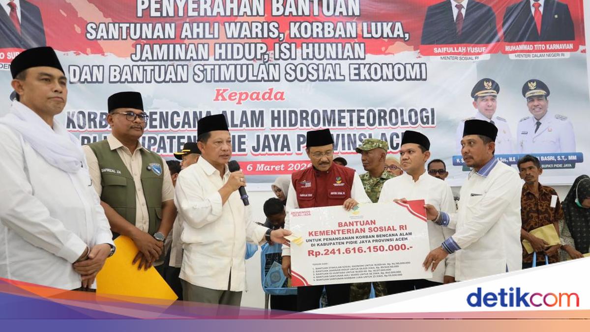 Government Distributes Rp878.6 Billion in Social Aid to Disaster Victims in Sumatra
