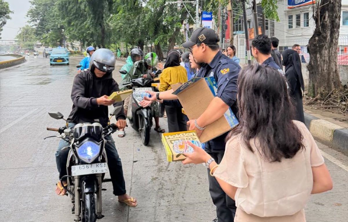 Peradi East Jakarta's Social Action Reaches Road Users in Pulo Mas