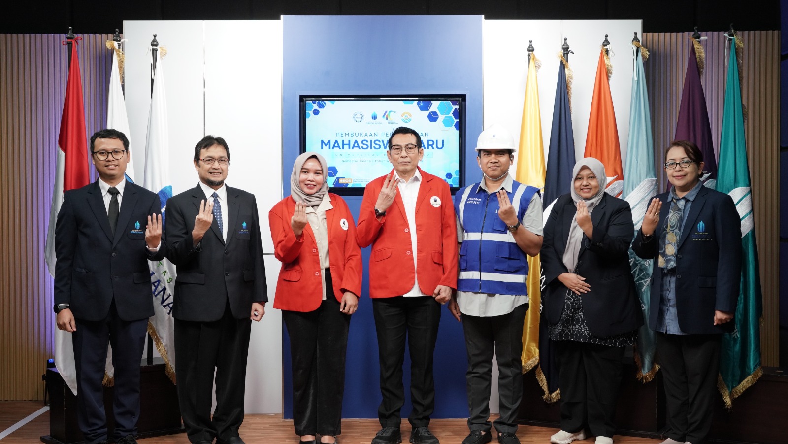 Students Urged to Be Bold in Innovation and Uphold Integrity in the Global Era