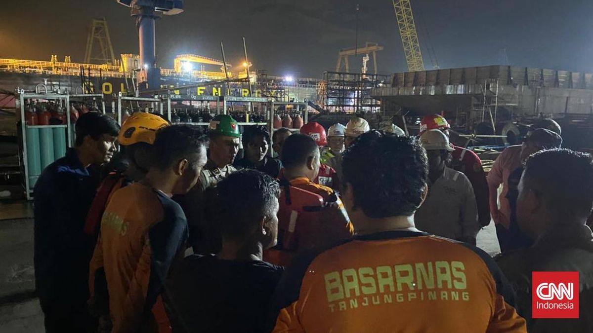 Tugboat Capsizes, Crushed Between Cargo Ship at Batam Shipyard, 3 Dead