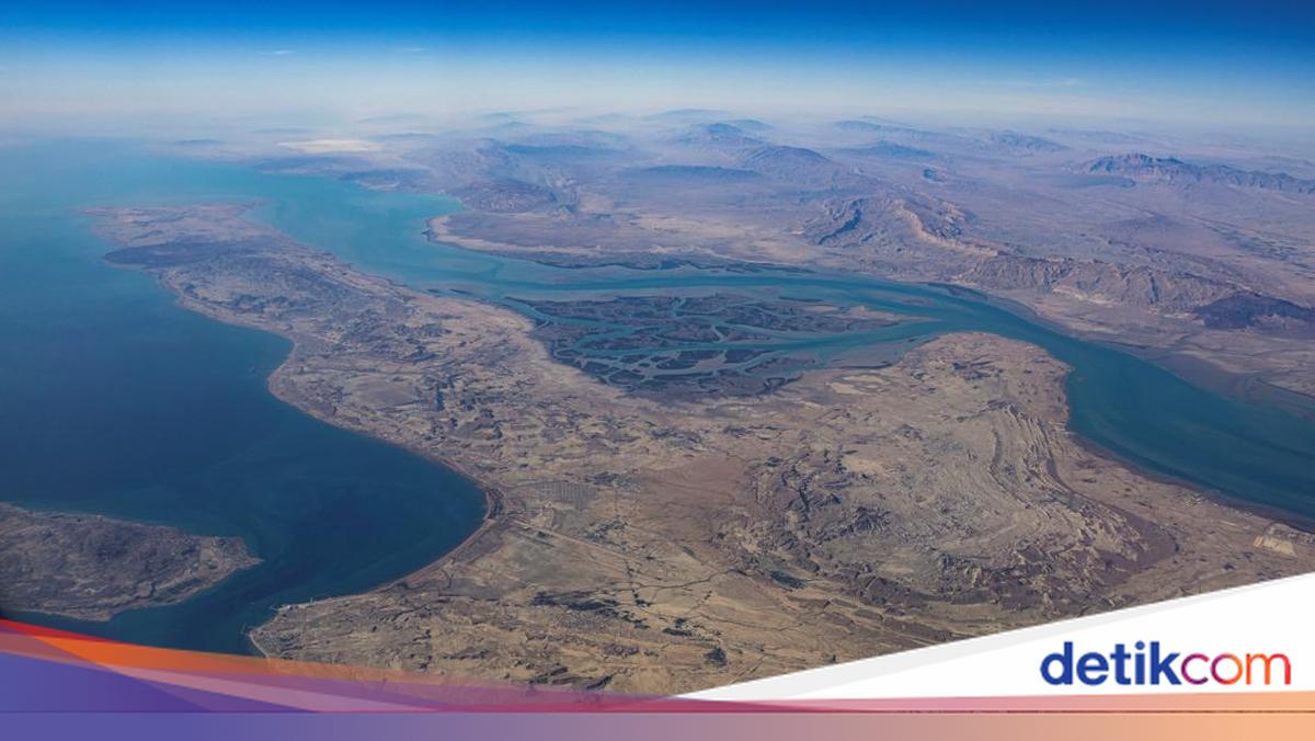 Tense as Iran Awaits U.S. Forces in the Strait of Hormuz