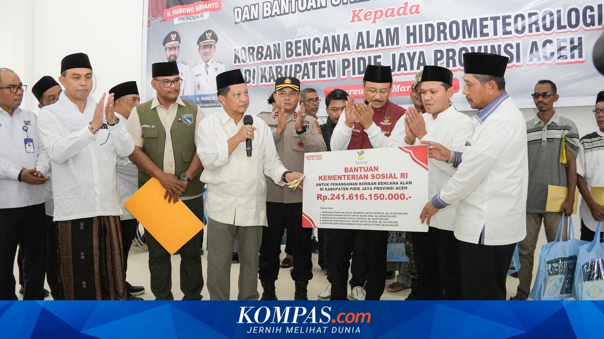 Home Affairs Minister and Social Affairs Minister Distribute Social Assistance Worth Nearly Rp900 Billion for Disaster-Affected Residents