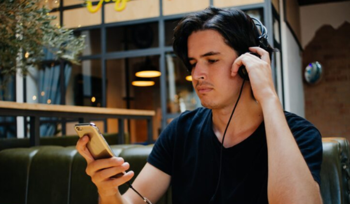 60-60 Rule for Using Headphones: ENT Doctor's Tips to Prevent Hearing Loss and Permanent Deafness