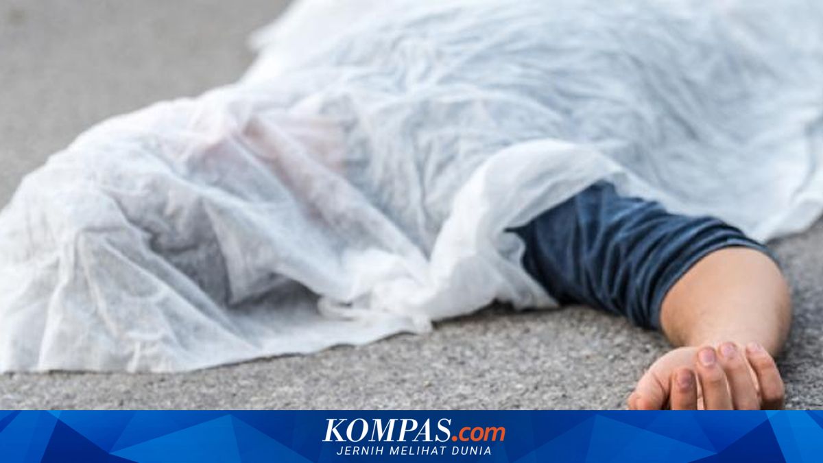 Grandmother dies after being run over by a trailer truck in Koja, North Jakarta