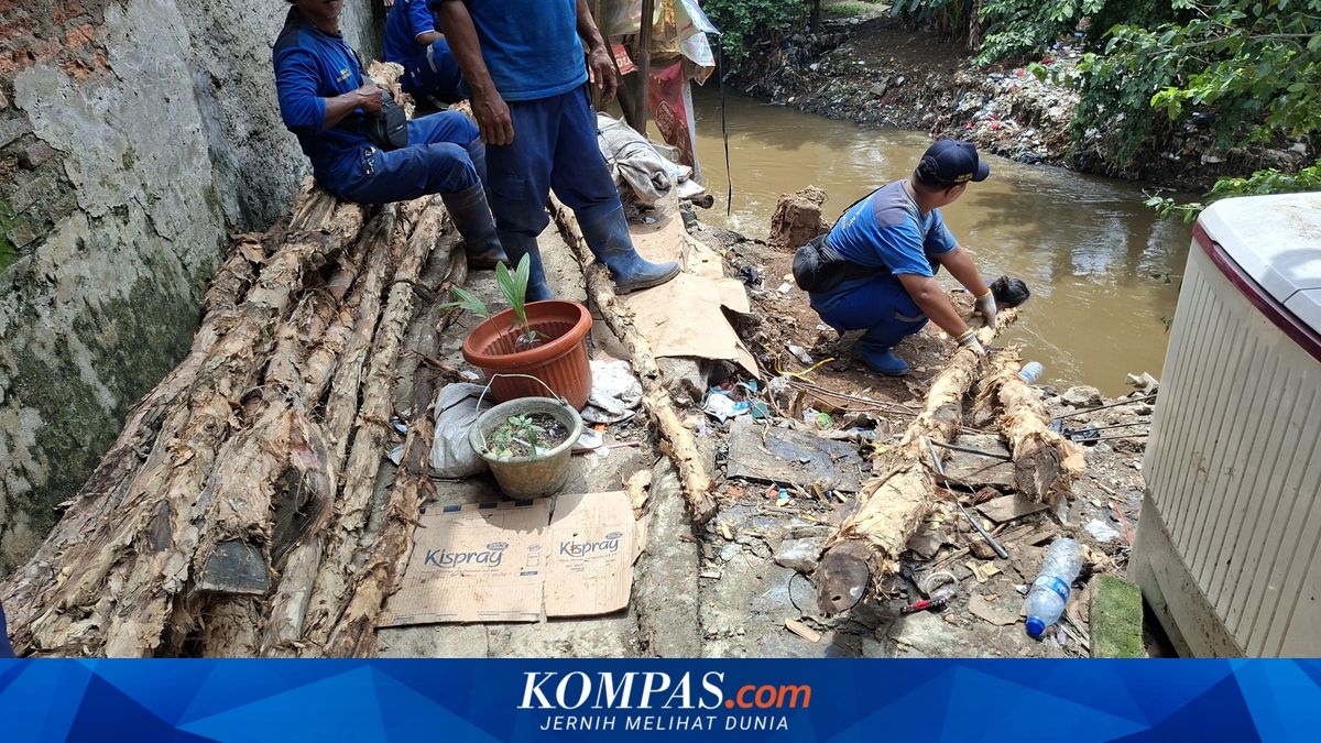 Frequent Landslides Prompt Residents to Urge Pramono to Fast-Track Ciliwung Riverbank Relocation