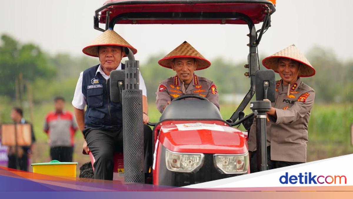 Chief of the Indonesian National Police Leads Simultaneous Corn Planting on 3,035.89 Hectares to Support Food Security