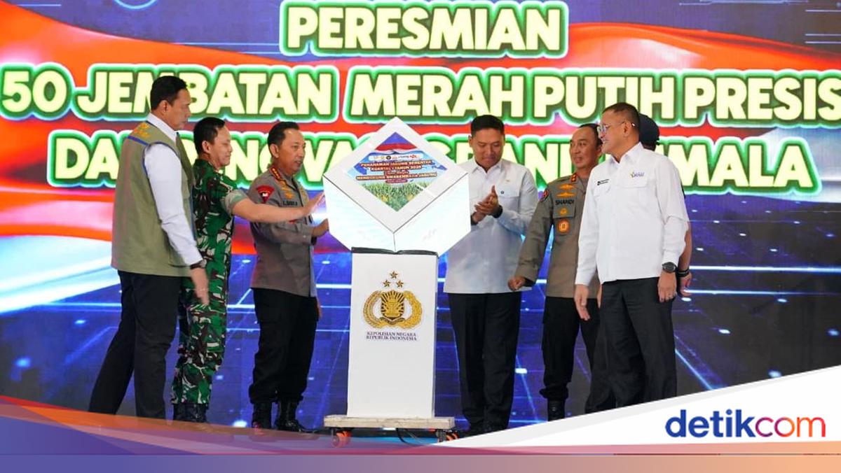 National Police Chief Inaugurates 57 Jembatan Merah Putih Presisi in South Sumatra to Aid Students' Mobility