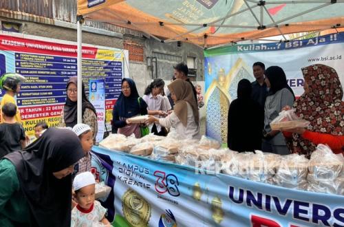 UBSI Distributes Hundreds of Nasi Boxes Daily to Residents and Ojek Online Drivers During Ramadhan