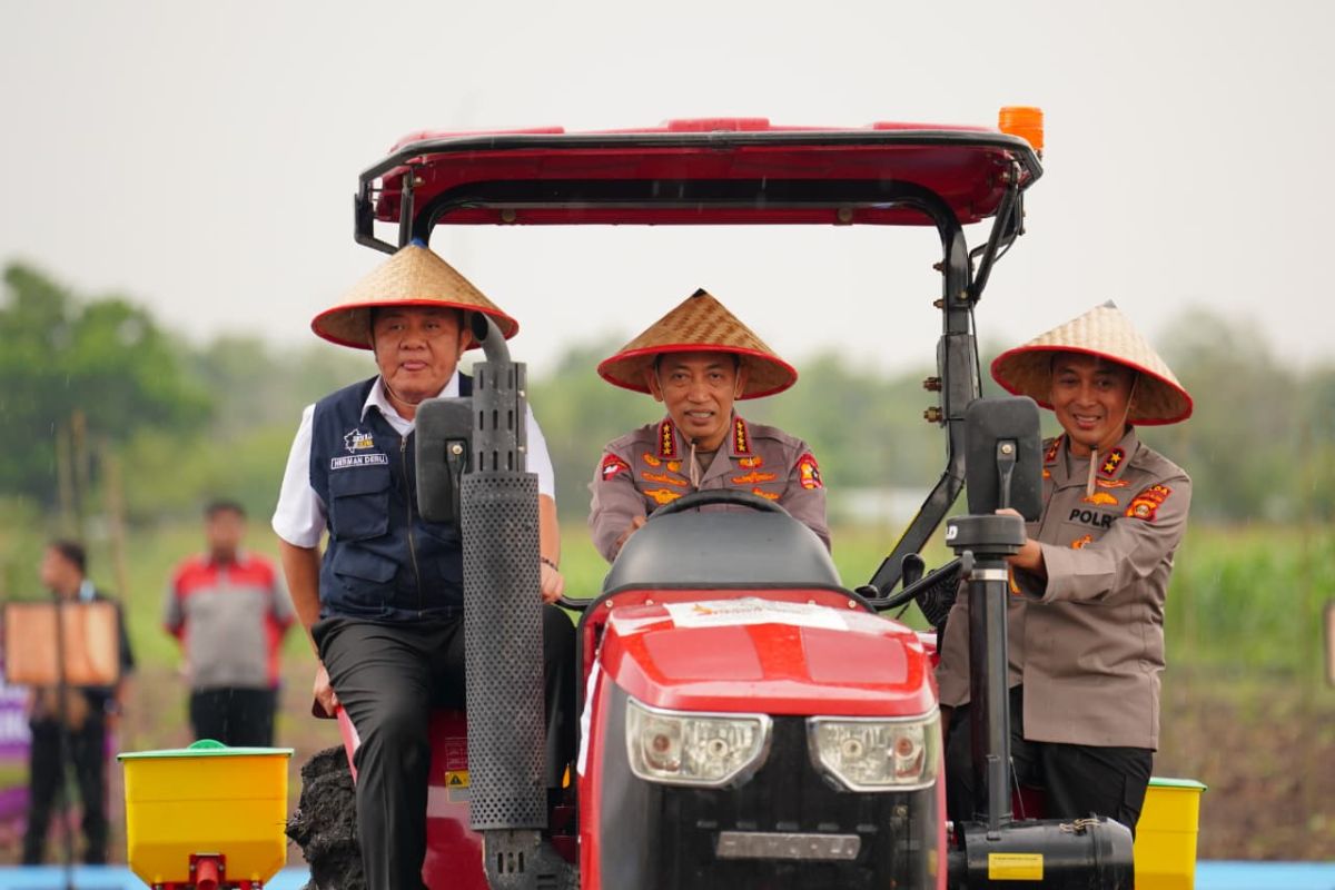 Police Chief Attends National Corn-Planting Day, Supports the President's Food Self-Sufficiency Drive