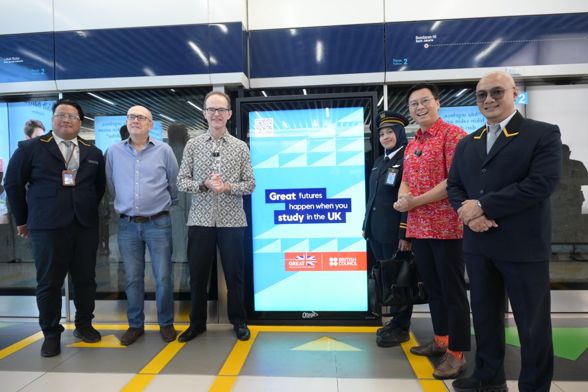 Study UK campaign comes to Jakarta MRT to promote study in the UK