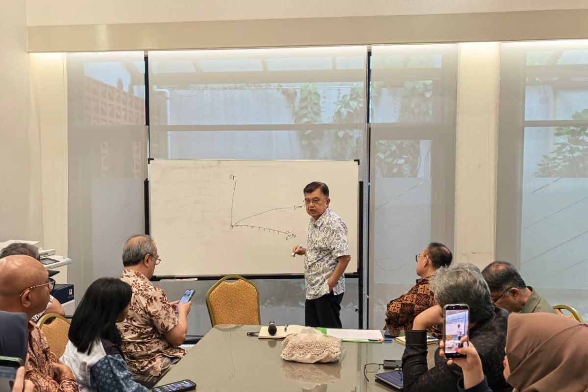 Intergenerational Figures Discuss National Leadership with Jusuf Kalla