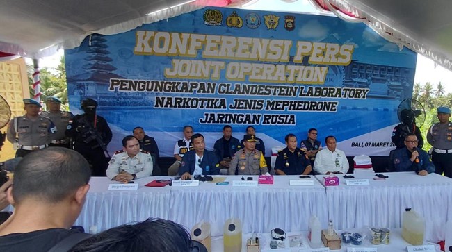 BNN-Customs Raid Drug Laboratory in Bali, Two Russian Nationals Detained