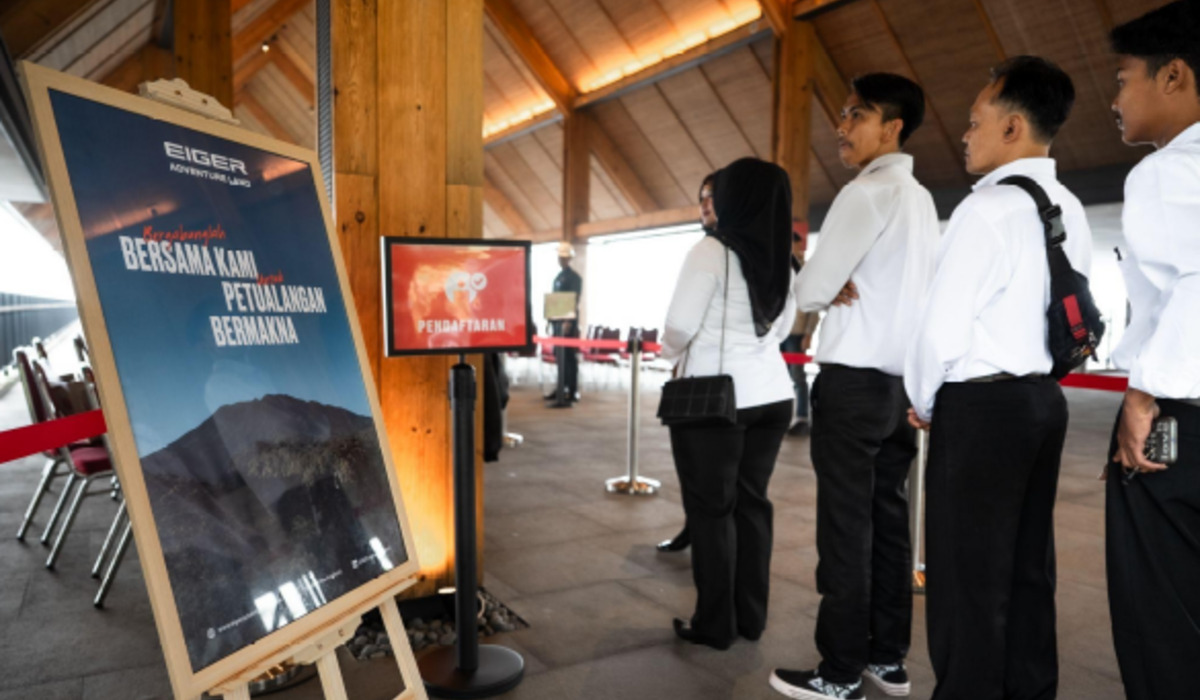 More than 600 residents join mass recruitment at Eiger Adventure Land in Megamendung, Bogor