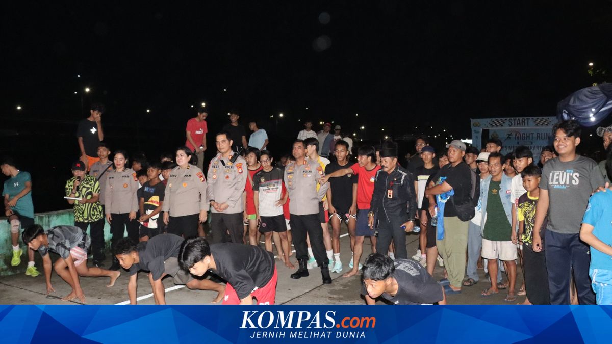 Hundreds of teenagers participate in Ramadhan running race at Kalijodo
