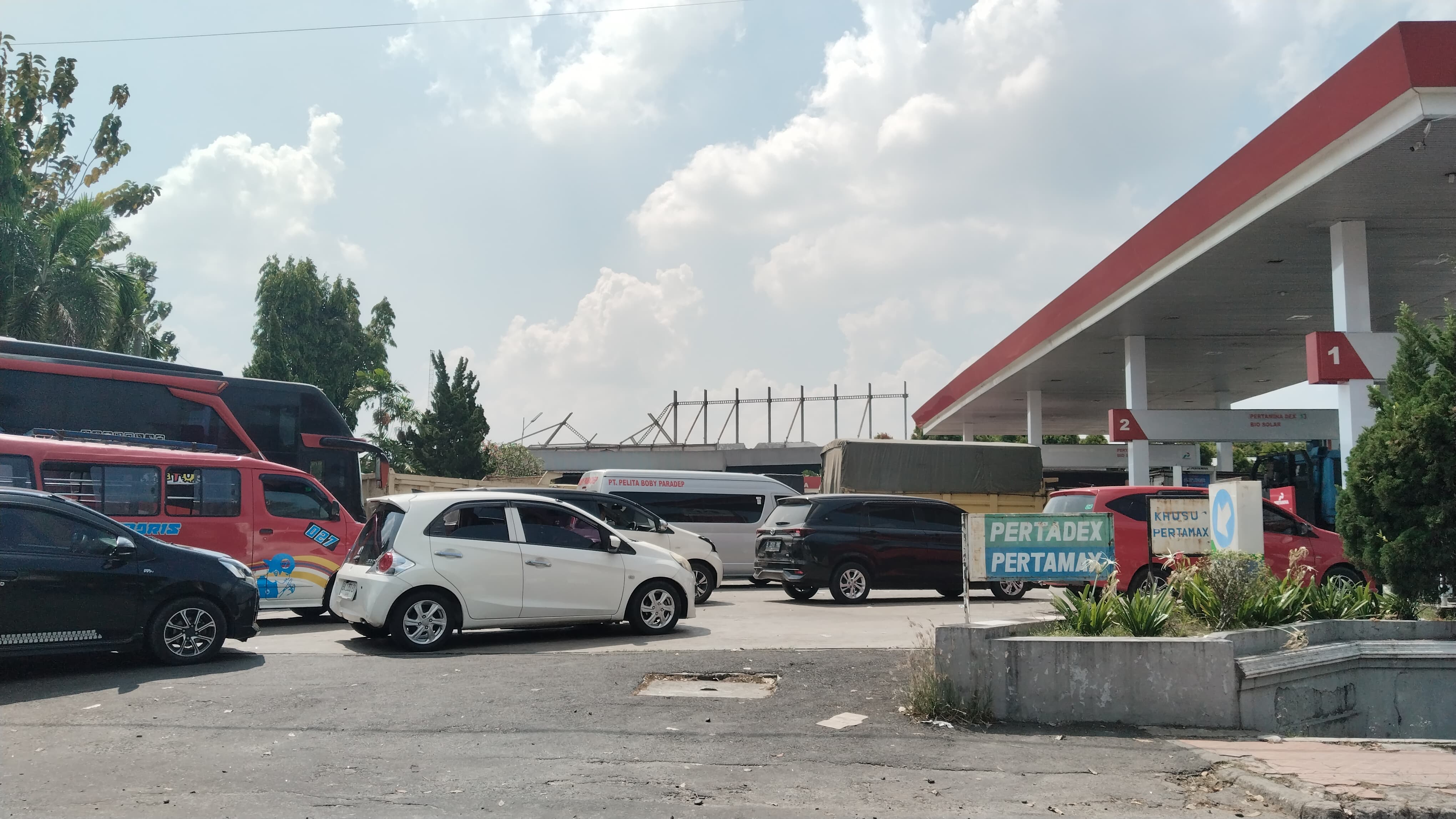 Surge in BBM purchases using jerrycans prompts GAMKI Siantar to demand tighter oversight.