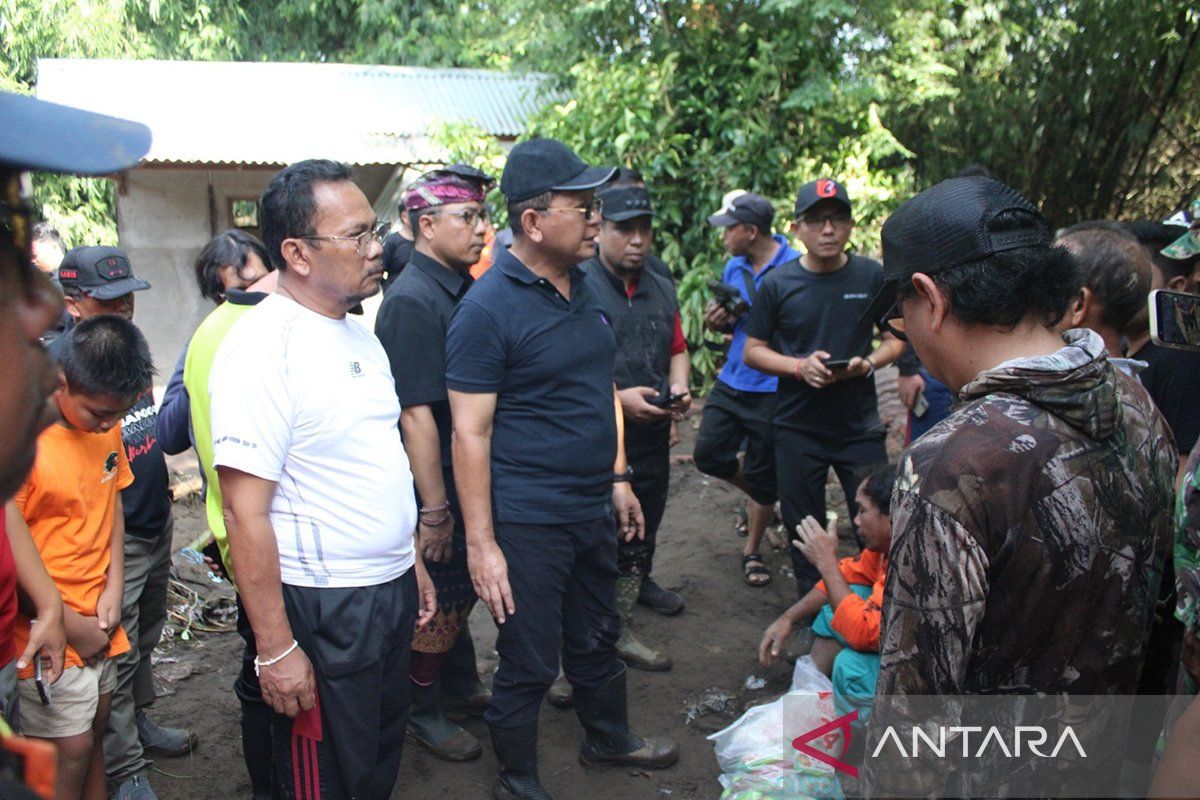 Buleleng Regent Calls on Joint Team to Focus on Locating Flood-Affected Residents