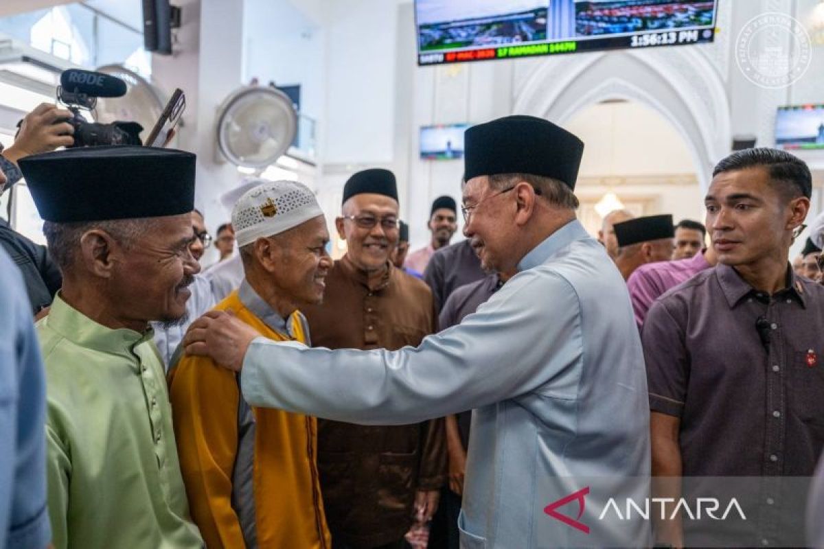 Anwar Ibrahim urges Malaysians to tighten their belts in anticipation of global turmoil