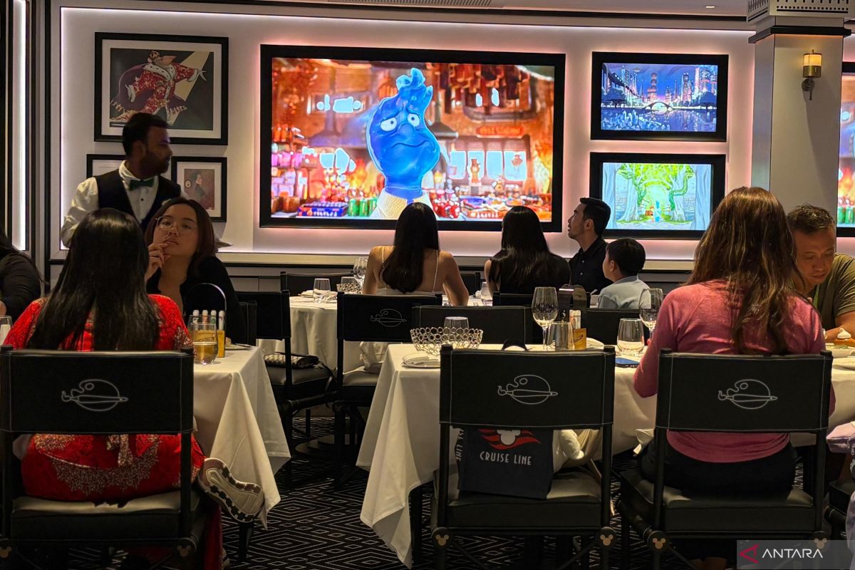 Why Disney Rotates Guests Between Dining Rooms for Each Dinner on the Disney Adventure Cruise Ship