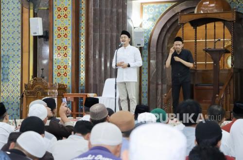 Sign Language Interpreter Present at Cimahi City Nuzulul Qur’an Commemoration