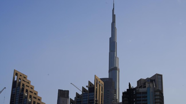 Iran’s War Shakes Dubai as the Rich Flee in Droves