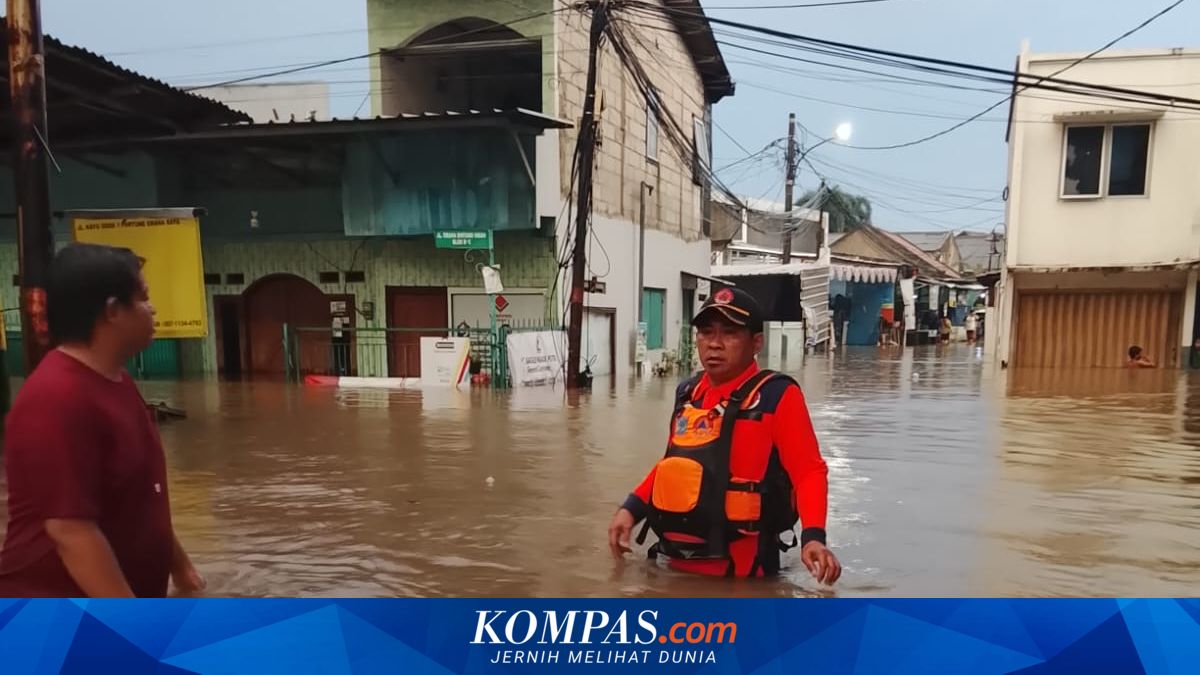 All-night rain floods eight locations in South Tangerang