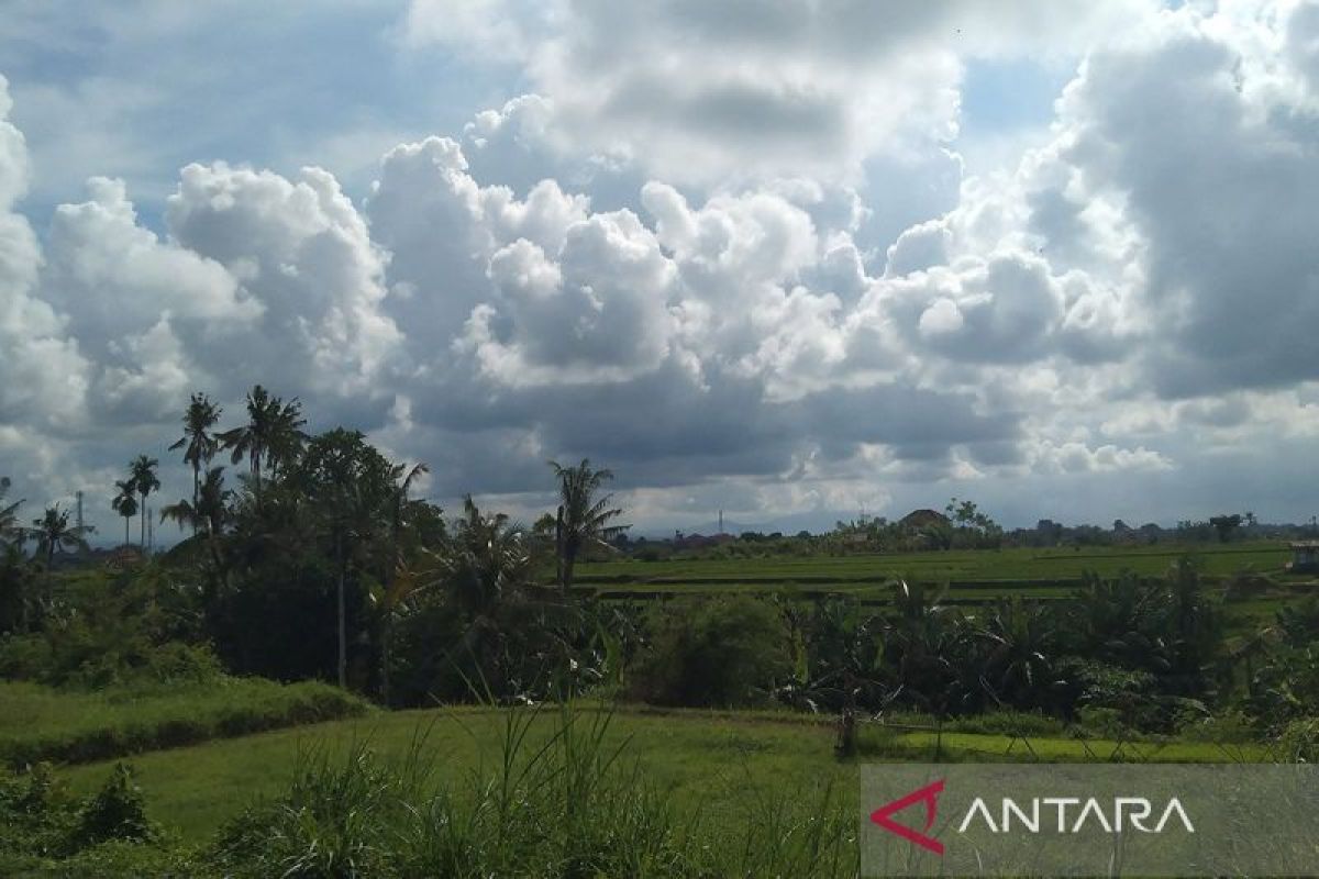 BMKG forecasts cloudy weather across much of Indonesia on Sunday