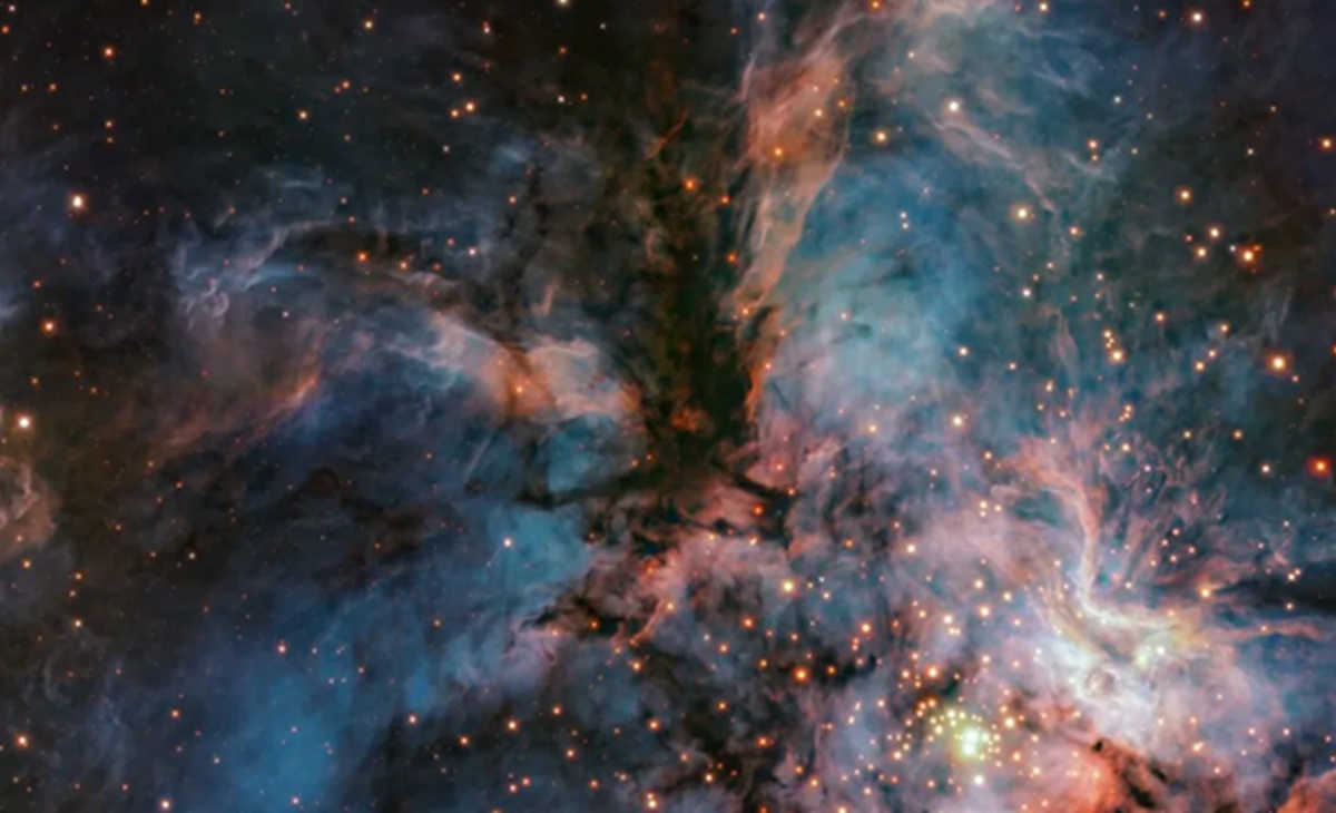 Stunning View of RCW 36 Nebula: the 'Cosmic Eagle' Pouncing on Its Prey