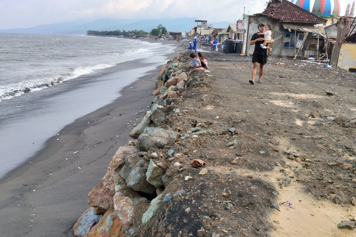 Riprap and the Future of Ampenan's Coastline