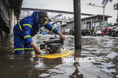 Flooding in Cipinang Melayu Reaches 1.5 Metres