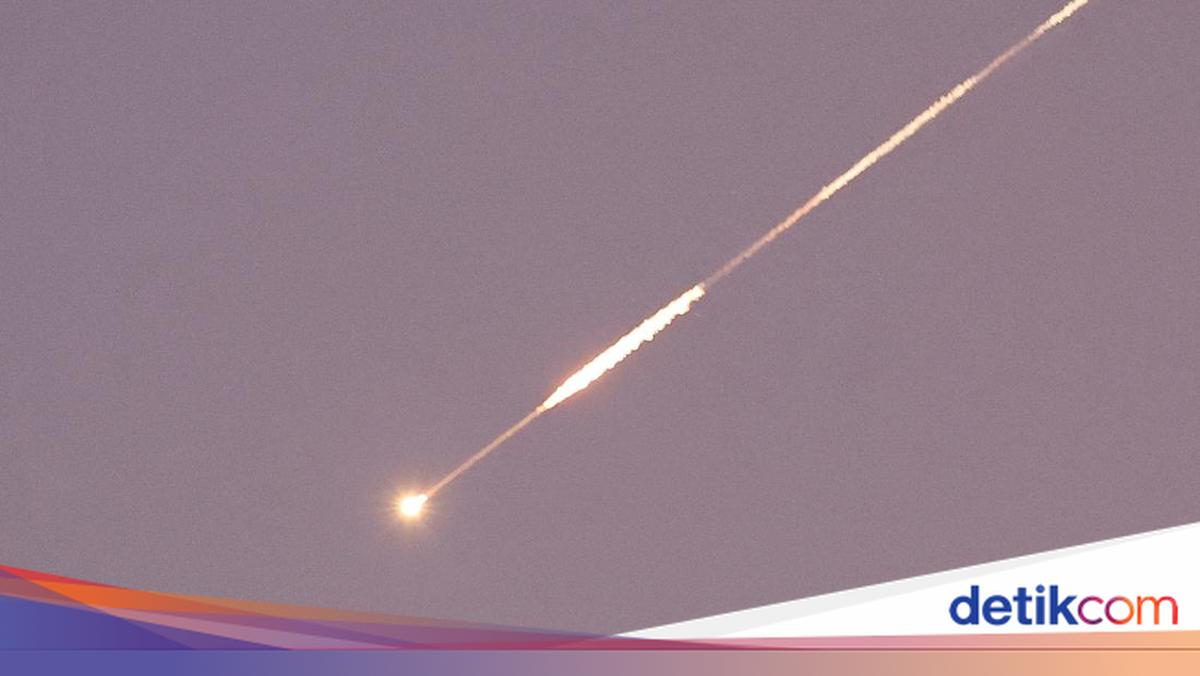 Israel Urges Citizens to Evacuate as Iran Launches Missile Attacks