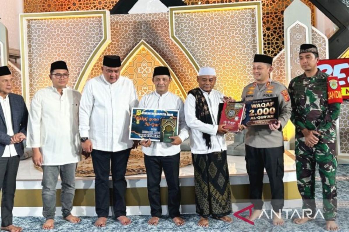 Bogor Police personnel jointly donate Qur'ans to mark Nuzulul Qur'an