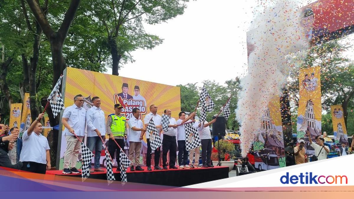 Andre Rosiade Dispatches 100 Mudik Buses for 'Pulang Basamo 2026' Wave I