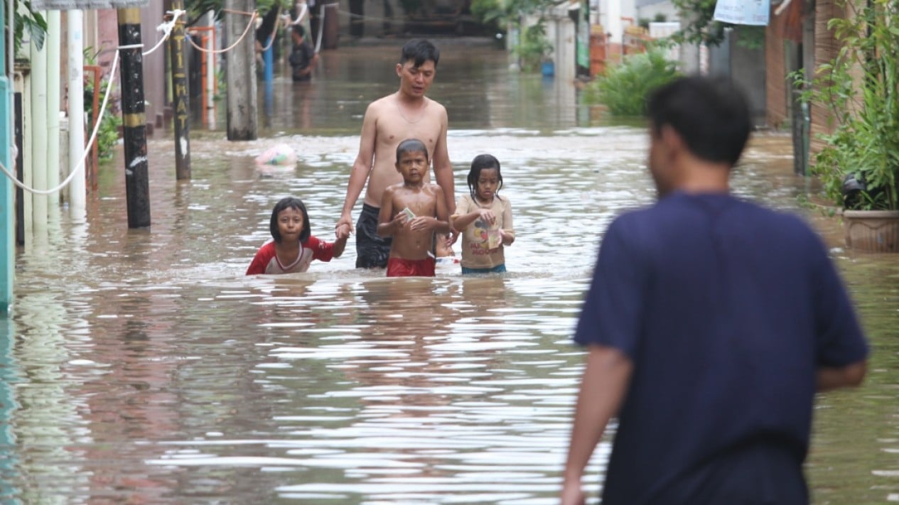 Jakarta floods widen as 75 RTs and 19 roads submerged; floodwaters reach 1.7 metres