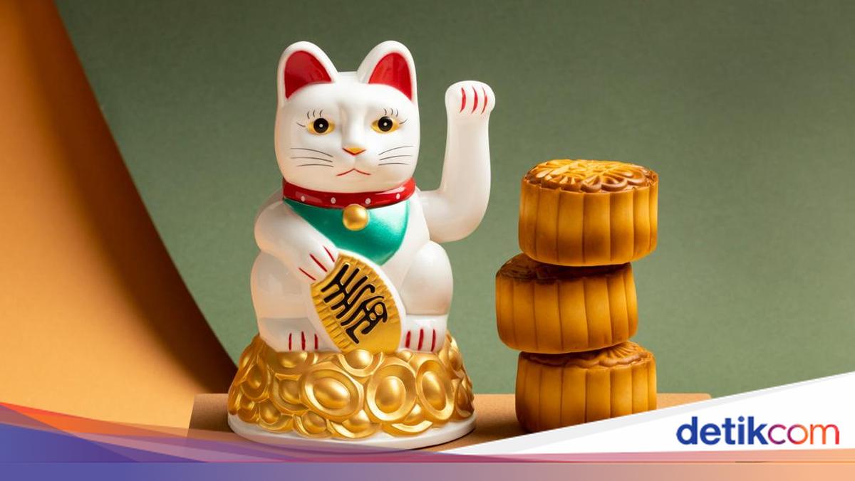 Why Do So Many Shops Display Waving Cat Statues? What It Means in Feng Shui