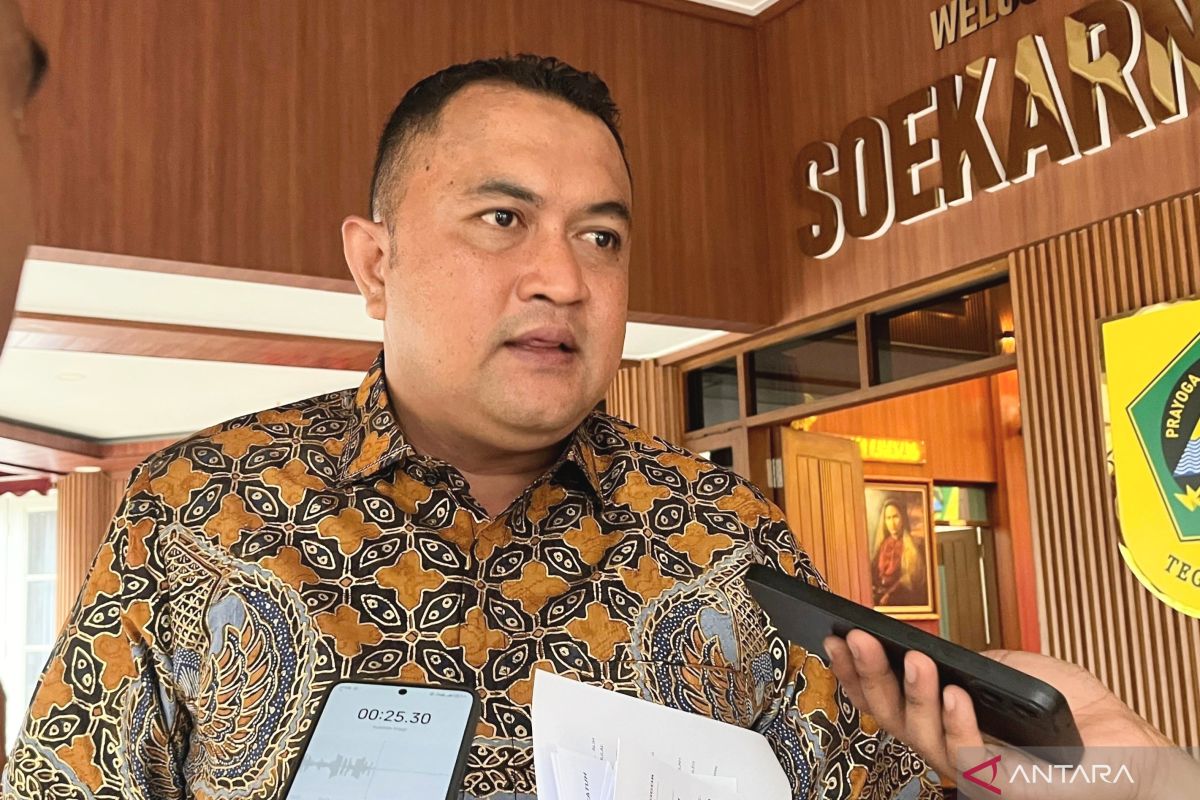 Bogor Regent bans regional officials from requesting THR from companies