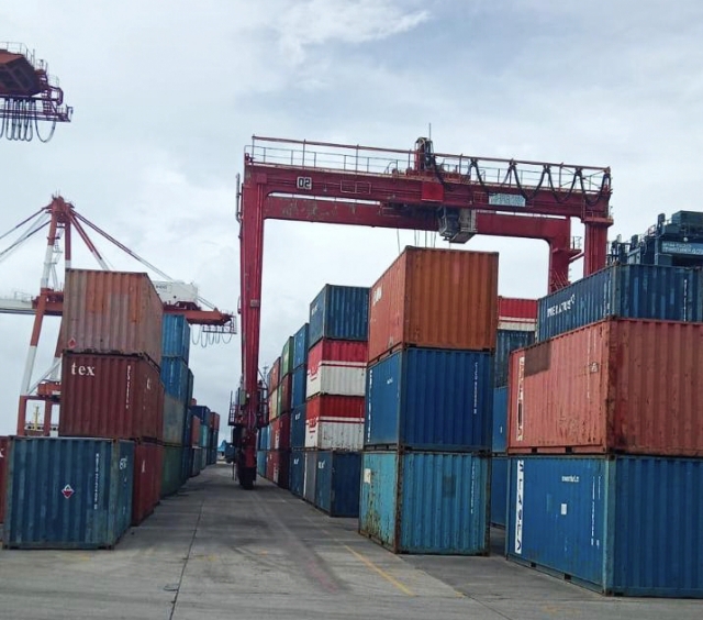 Two LPG containers arrive in Kupang after disruption caused by bad weather