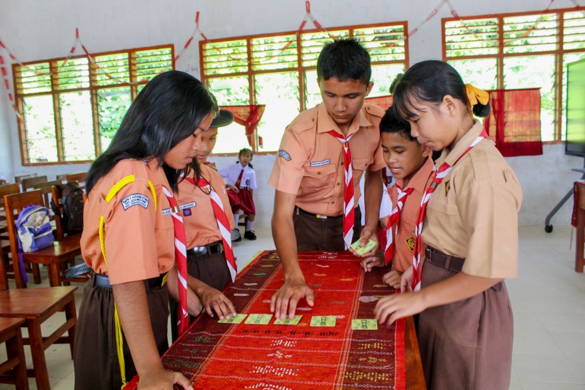Creative Economy Ministry Introduces Board Games for Children's Recovery in North Tapanuli