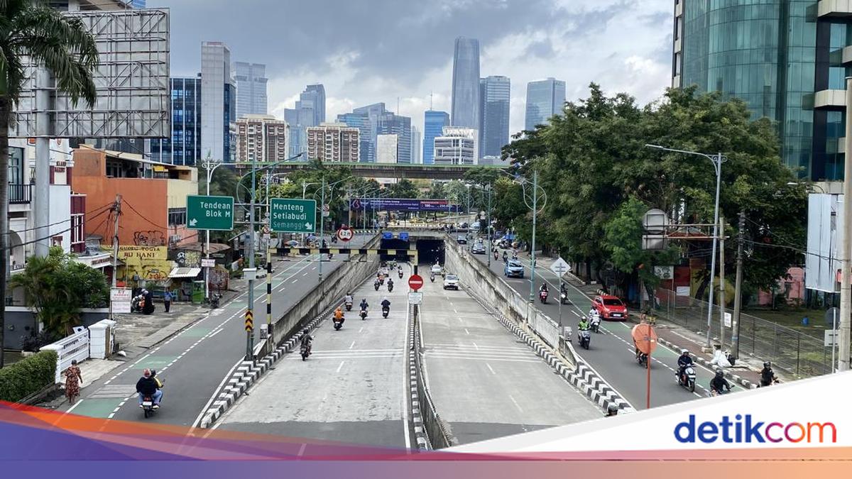 Mampang Underpass Flood in South Jakarta Recedes, Traffic Returns to Normal