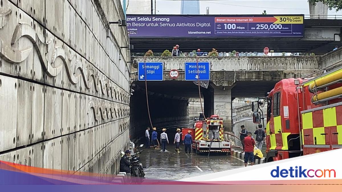 Route 6V TransJakarta Ragunan–Senayan diverted due to flooding at Mampang underpass