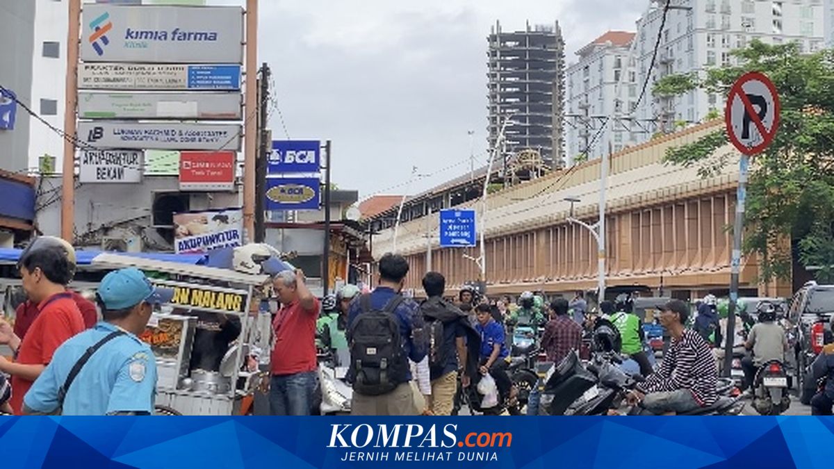 Parking and Street Vending on the Cikini Station Footpath: Repeated Prohibitions Violated