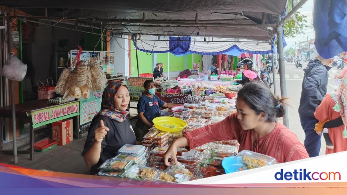 Loloan Barat Ramadan Market Remains Busy, but Traders' Turnover Drops