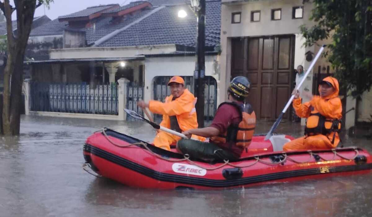 Tangsel Floods: City Government Deploys Joint Team to Evacuate Residents