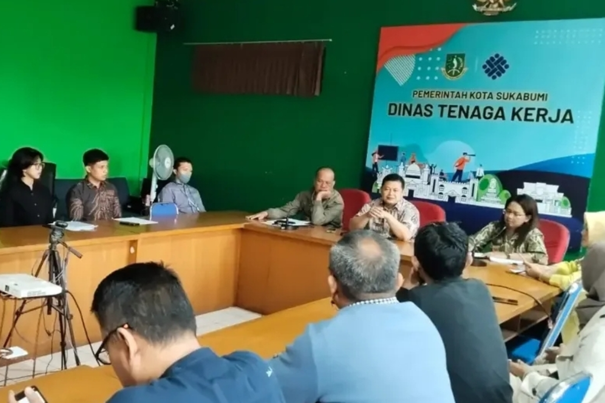 Sukabumi City Labour Office Opens THR and BHR Information and Complaints Post