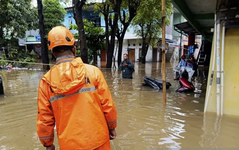 Jakarta Flooded as Rainfall Reaches Very High Levels, Says Pramono