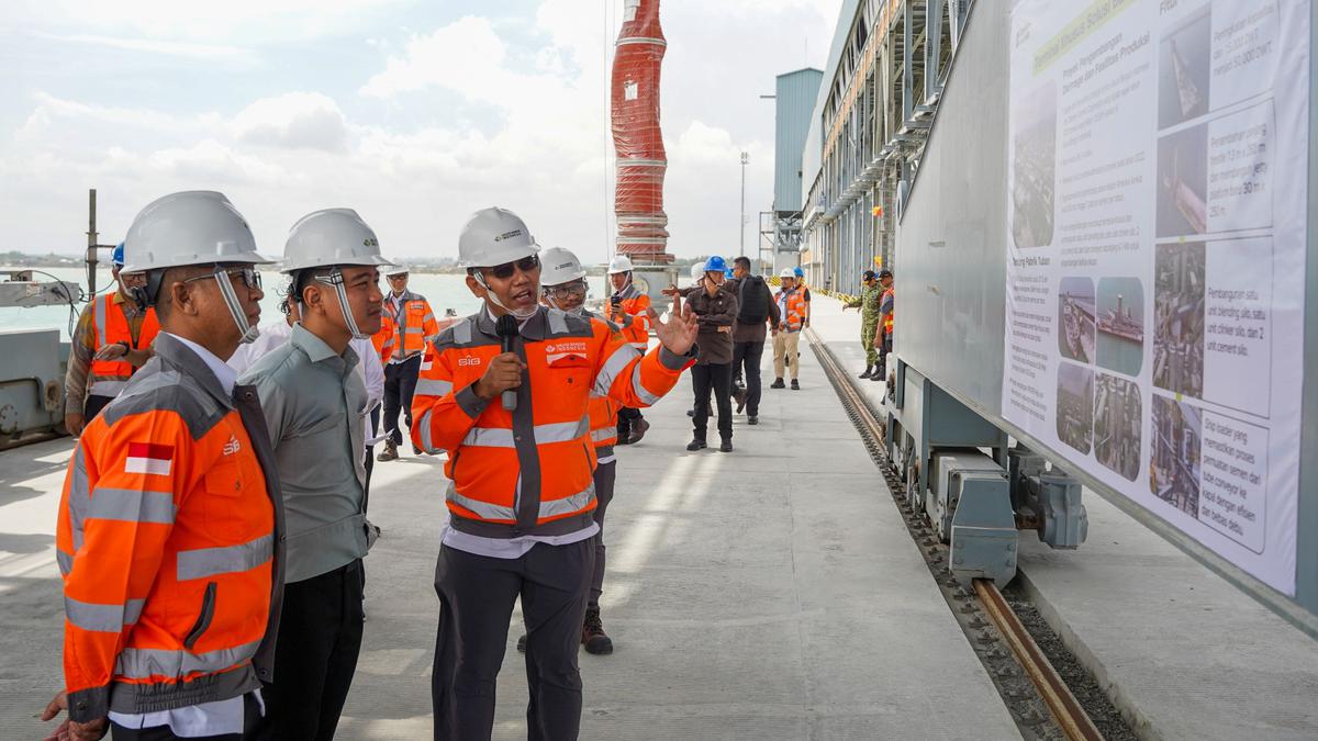 A Look at Semen Indonesia's Dock Project and Production Facilities, Rp1.4 Trillion Investment