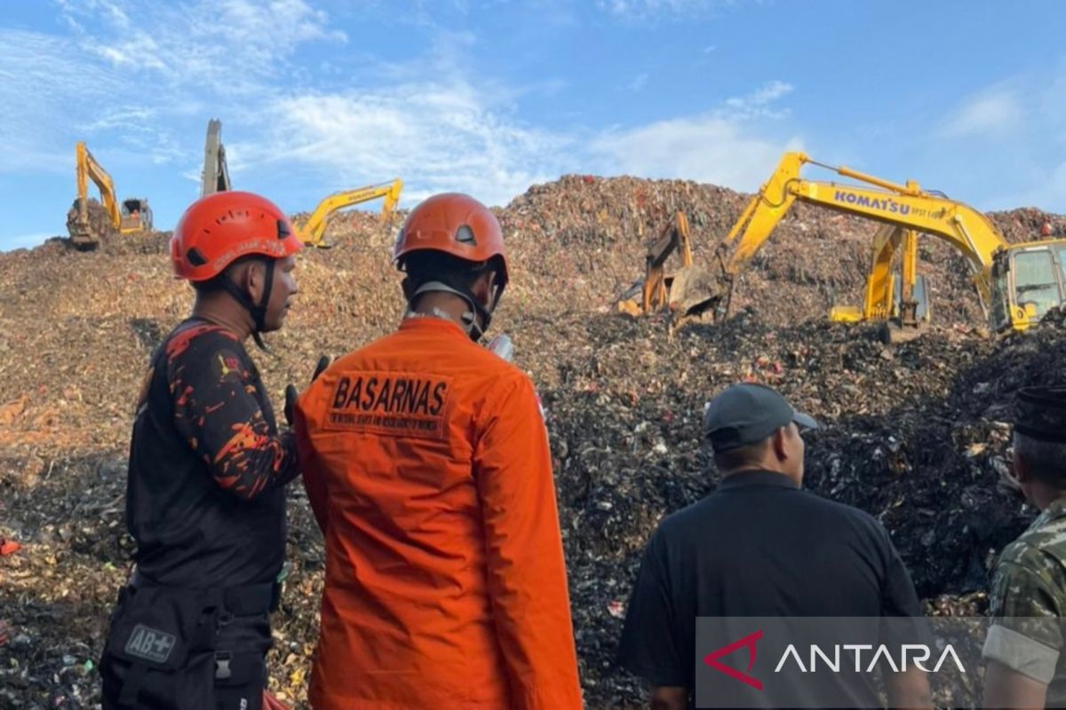 Landslide in Bantargebang, police suspect more victims buried
