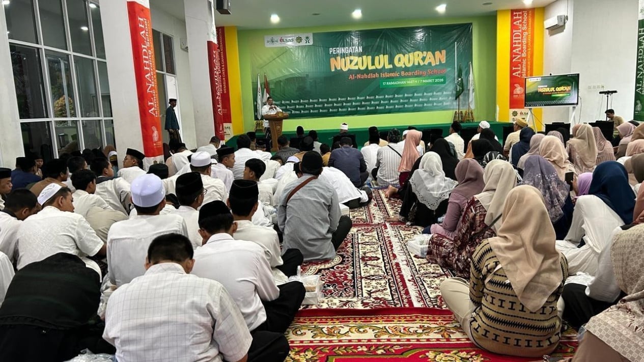 Al-Nahdlah Islamic Boarding School in Depok Receives 1,000 Qur'ans