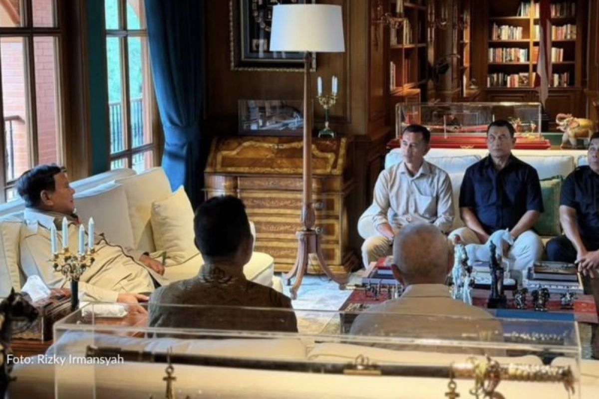 Prabowo Subianto gathers former aides and bodyguards from Kostrad-Kopassus era